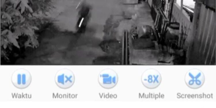 Terekam CCTV, Komplotan Curanmor Gasak Satu Motor di Lavender Citeureup