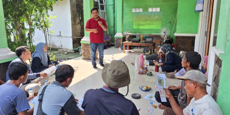 Melalui CSR Indocement, Warga Desa Bantarjati Dapat Pelatihan Budidaya Jangkrik