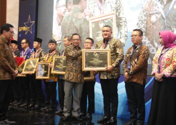 Rudy Susmanto Terima Penghargaan SPM Awards 2025