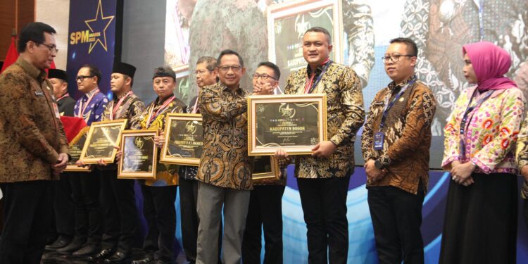 Rudy Susmanto Terima Penghargaan SPM Awards 2025