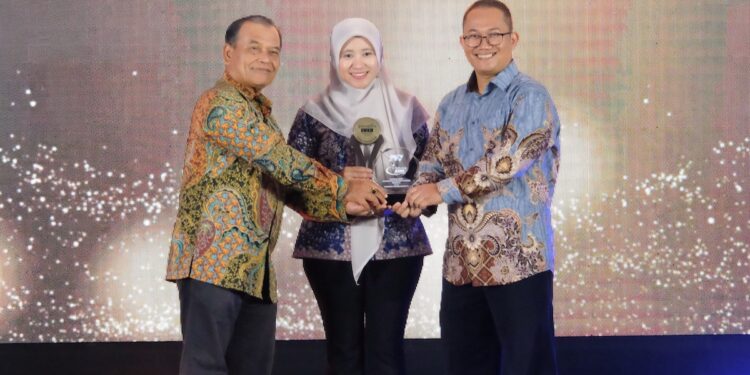 Dorong Pengembangan Ekonomi Lokal yang Berkelanjutan, SBI Pabrik Narogong Raih Penghargaan Platinum di Bina Mitra UMKM Award 2025