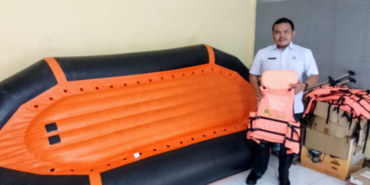 Tanggap Bencana, Pemdes Bojong Siapkan Perahu Karet