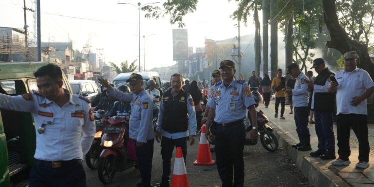 Dishub Tertibkan Parkir Liar di Pasar Cibinong dan Citeureup