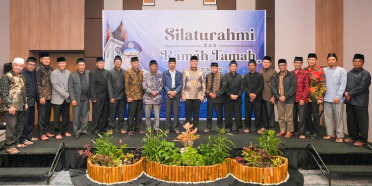 Silaturahmi dengan Niniak Mamak Kurai Limo Jorong, Wamen Ossy Tegaskan Negara Hadir Lindungi Tanah Ulayat dan Buka Peluang Ekonomi Masyarakat Adat