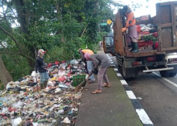 Gerak Cepat, Pemkab Bogor Bersihkan Sampah Liar di Sukaraja