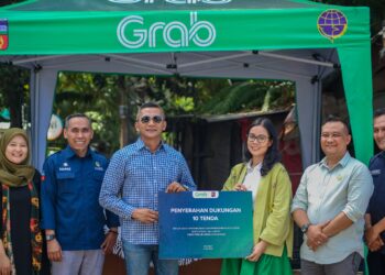 Grab Salurkan Bantuan 10 Tenda di Terminal Bubulak