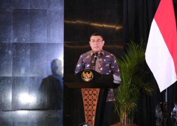 Pemerintah Serahkan 1.120 Sertipikat Tanah untuk Transmigran di Sukabumi, Wamen Ossy: Ini Pengakuan Negara