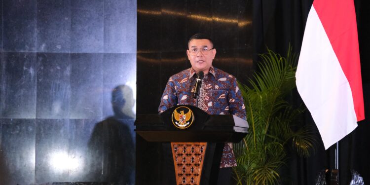 Pemerintah Serahkan 1.120 Sertipikat Tanah untuk Transmigran di Sukabumi, Wamen Ossy: Ini Pengakuan Negara