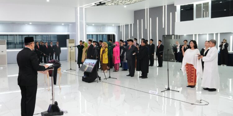 Lantik Pejabat Struktural dan Fungsional, Wamen Ossy Minta Jajaran Bekerja Adaptif terhadap Tantangan Zaman
