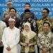 Wujudkan Komitmen Keberlanjutan, Solusi Bangun Indonesia Pabrik Narogong Raih Penghargaan dari Gubernur Jawa Barat