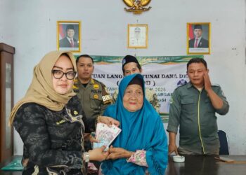 H-1 Idul Adha, 40 KPM Desa Mekarsari Terima BLT