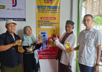 Aji Setyo Buwono Resmikan Outlet Minyak Goreng Indonesia di Perum Griya Bukit Jaya Gunung Putri