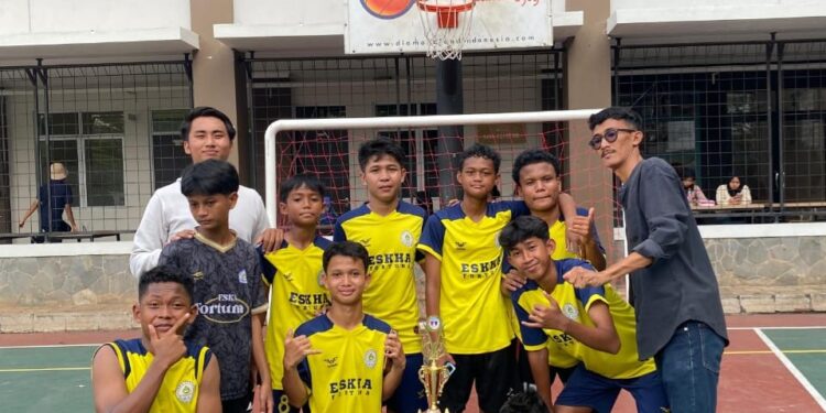 SMP Surya Kencana Juara 1 Metschool Cup 2025