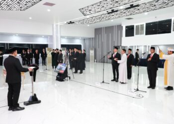 Lampaui Target Penyelesaian PTSL, Menko AHY dan Wamen Ossy Serahkan Langsung Sertipikat Masyarakat Kabupaten Pacitan