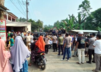 Diabaikan BBWS, Ratusan Warga Tutup Akses Menuju Proyek Bendungan Cijurey