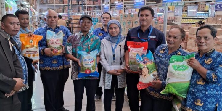 Pemkab Bogor Lakukan Pengawasan Langsung Ke Toko Modern Cegah Peredaran Beras Oplosan