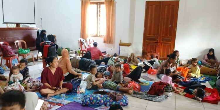 Berbagai Penyakit Serang Korban Banjir di Desa Mampir