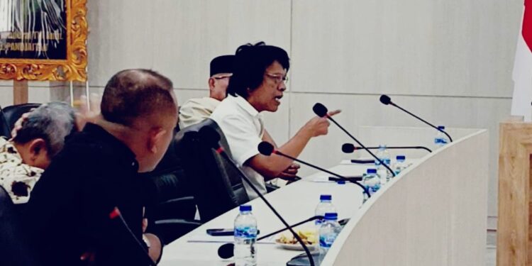 Polemik Lahan Sukawangi Memanas, Adian : Negara Ikut Merambah Hutan