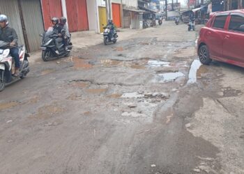 Burhanudin Keluhkan Jalan Kabupaten di Desa Cileungsi Rusak dan Berlubang