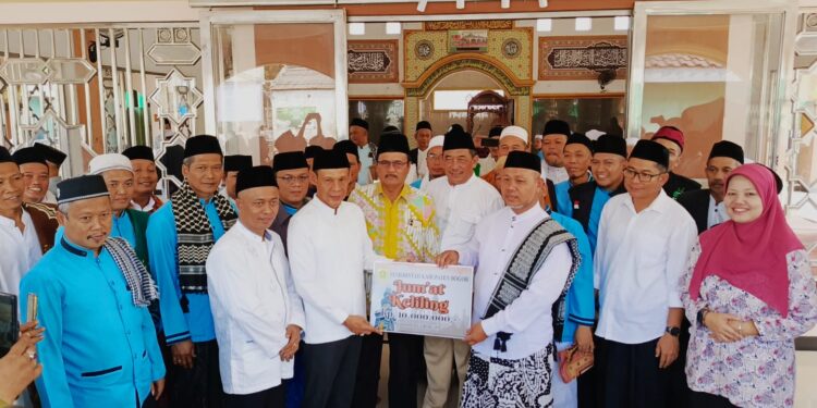 Pemkab Bogor Salurkan Bantuan di Masjid Jamie Al-Hidayah Cicadas dalam Kegiatan Jumat Keliling