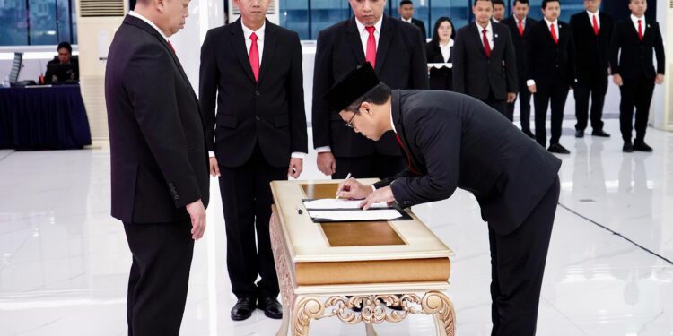 Lantik Jabatan Baru di Lingkup Eselon II, Menteri Nusron Ingatkan 80% Tugas Pokok Kementerian ATR/BPN Adalah Pelayanan