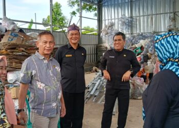 Tinjau Bank Sampah Induk Gunung Putri, Beben: Jadi Percontohan Pengolahan Sampah Berbasis Desa