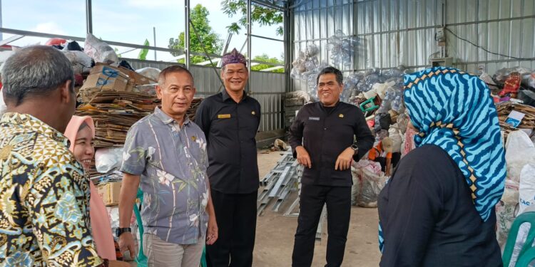 Tinjau Bank Sampah Induk Gunung Putri, Beben: Jadi Percontohan Pengolahan Sampah Berbasis Desa