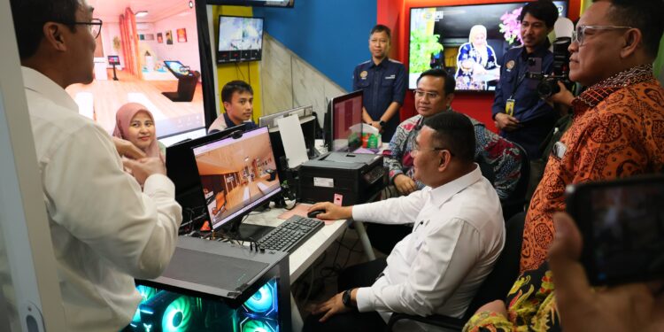 Wamen Ossy Tinjau Dua Inovasi Layanan Pertanahan Kantah Kota Tangerang