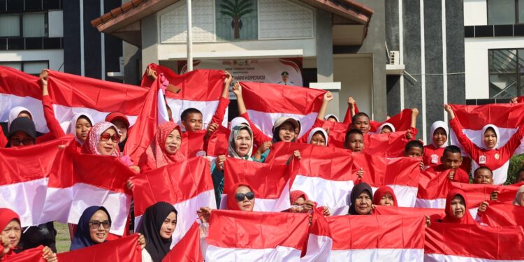 Bupati Bogor “Memerah-Putihkan” Bumi Tegar Beriman Sambut HUT RI ke-80