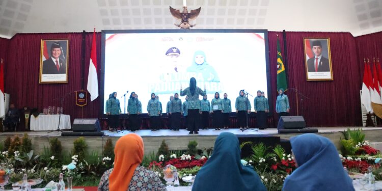 Ketua TP PKK, Eva Rudy Susmanto Buka Lomba Padus Sambut HUT Kemerdekaan RI