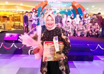 Luar Biasa, Hj R. Sukmawati Raih Ketegori Kepsek Beraksi.