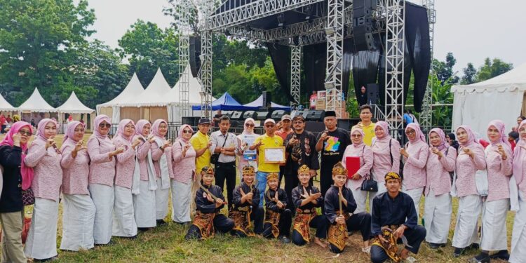 Desa Cicadas Raih Juara 3 Lomba Paduan Suara di Gunung Putri Expo 2025
