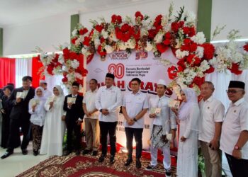 53 Pasangan Ikuti Nikah Massal Gratis di Sukamakmur, Warga Sambut Antusias