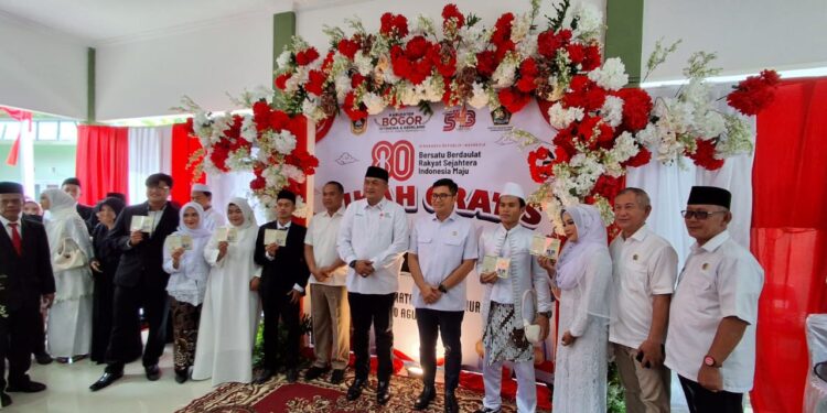 53 Pasangan Ikuti Nikah Massal Gratis di Sukamakmur, Warga Sambut Antusias