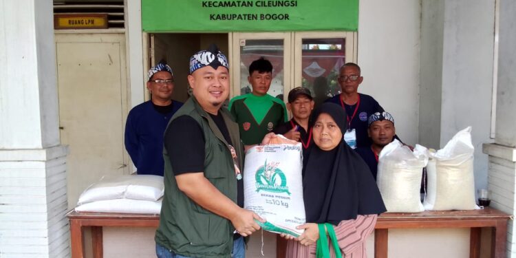 179 PBP Desa Cileungsi Terima Bantuan Beras