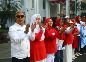 Lepas Peserta Jalan Sehat POW Kota Bogor, Ini Pesan Denny Mulyadi