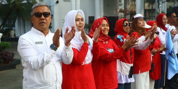 Lepas Peserta Jalan Sehat POW Kota Bogor, Ini Pesan Denny Mulyadi