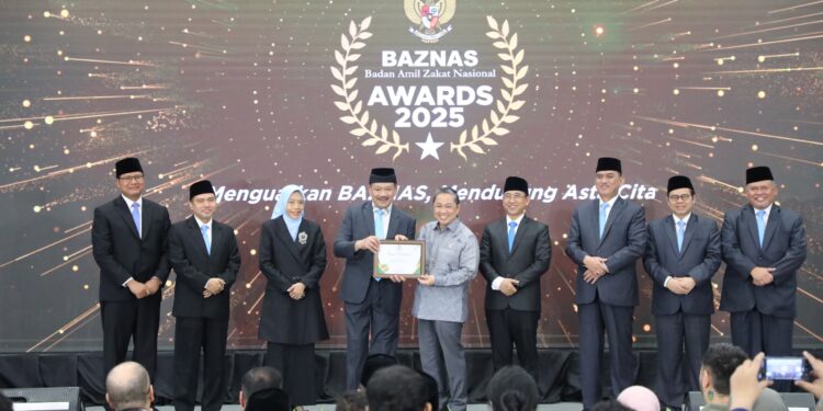 Wamen Ossy Terima Penghargaan Baznas Award 2025