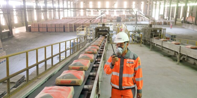 Laba Naik 63% di Tengah Tantangan Industri, Solusi Bangun Indonesia Fokus pada Efisiensi dan Inovasi Hijau