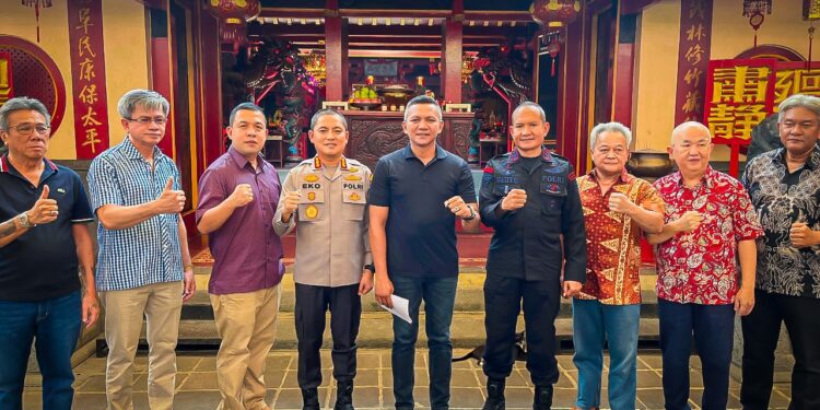 Dhanagun Berbagi Bantuan 60 Ton Beras untuk Warga