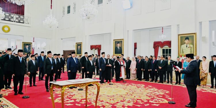 Presiden Prabowo Lantik Empat Menteri dan Satu Wakil Menteri Baru di Istana Negara