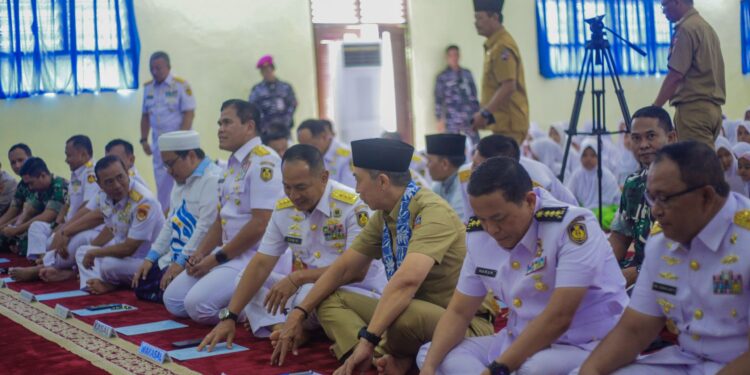 HUT ke-80 TNI AL, Ponpes Tarbiyatushibbyan Gelar Doa Bersama dan Santunan