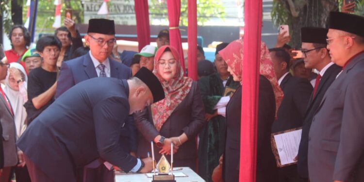 Bupati Bogor Lantik Tiga Pejabat Pimpinan Tinggi Pratama Di Alun-Alun Kecamatan Jonggol