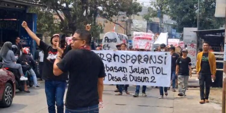 Ratusan Warga Bojong Kulur Demo, Desak Kepala Desa Mundur dari Jabatan