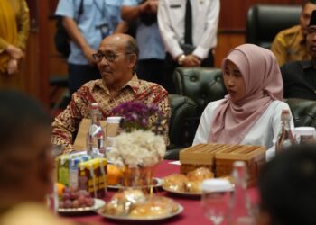 Bupati Bogor Berikan Apresiasi kepada Dua Tokoh Inspiratif Bidang Pendidikan dan Sosial