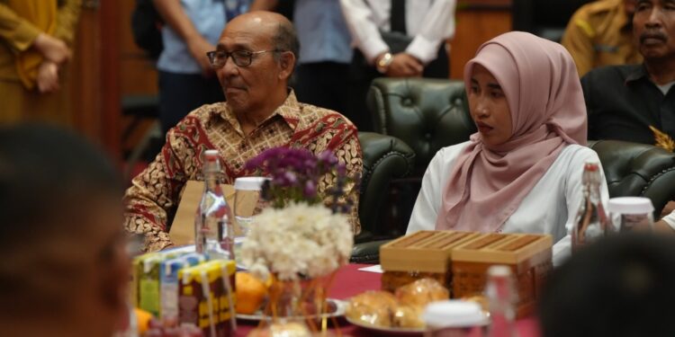 Bupati Bogor Berikan Apresiasi kepada Dua Tokoh Inspiratif Bidang Pendidikan dan Sosial