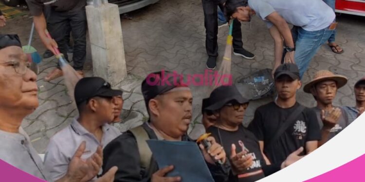 Tuntutan Dikabul, Warga Bojong Kulur Gelar Doa Bersama dan Kerja Bakti