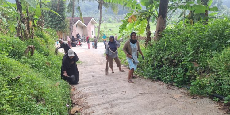 Jadikan Kerja Bhakti atau Gotong Royong Masal, Pererat Hubungan Sosial Antar Warga Desa Nambo