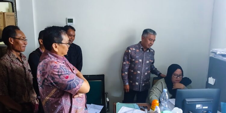 Sambangi Disdukcapil, Denny Mulyadi Tekankan Hal ini