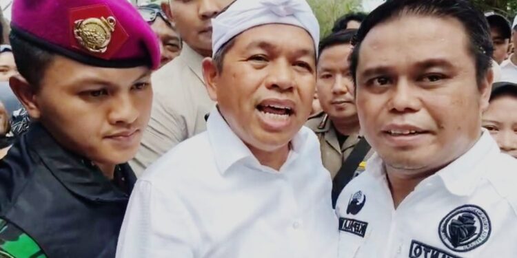 Kirimkan Tim Kuasa Hukum, Dedi Mulyadi Janji Perjuangkan Desa Sukawangi